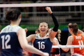 开云在线直播-图穆亚通过精准的传球与突破，打破对手防线，穆拉德忠·图伊奇耶夫